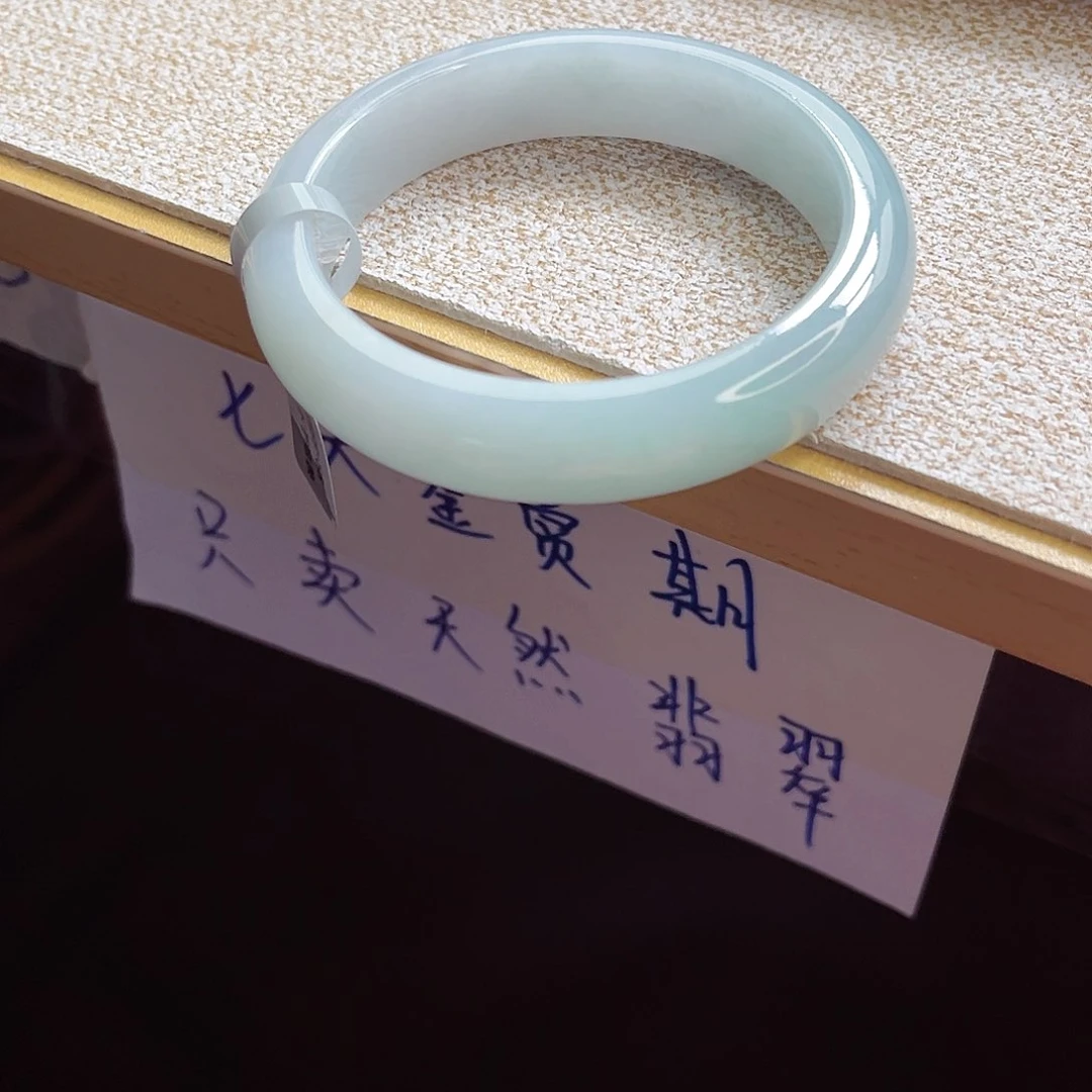 翡翠手镯未镶嵌手镯