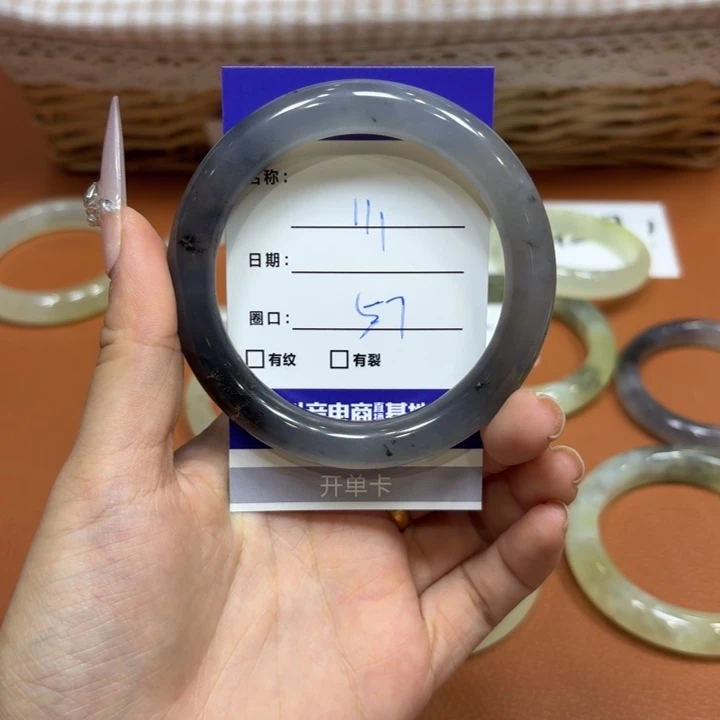 未镶嵌岫玉手镯天然