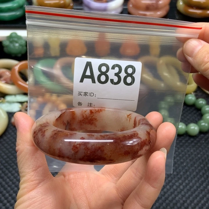 兴***语石英质玉未镶嵌手镯