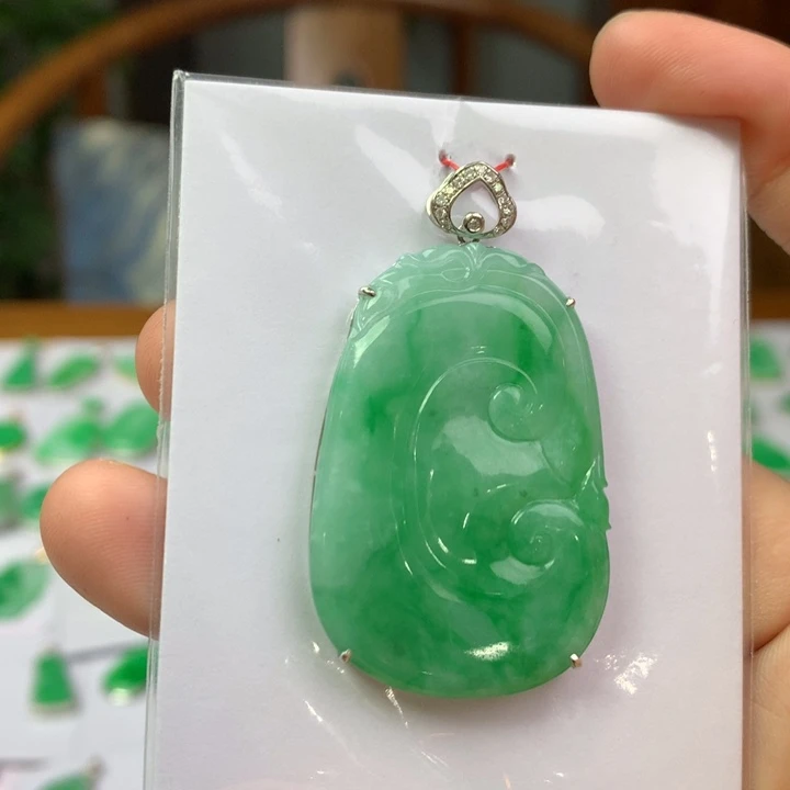 翡翠18K金镶嵌颈饰翡翠吊坠