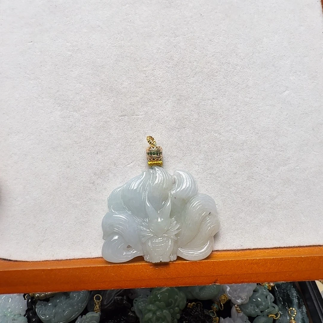 翡翠未镶嵌吊坠(赠链)
