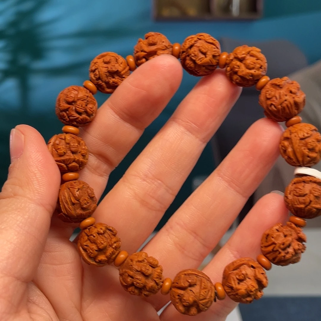 桃核精细工人物核雕作品