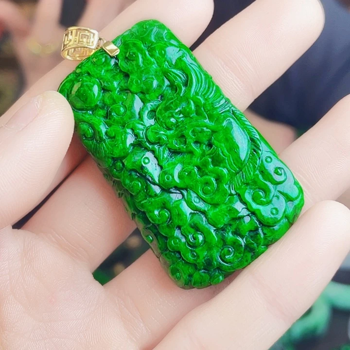 翡翠18K金镶嵌颈饰多样性