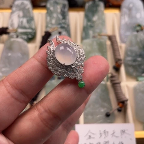 颈饰未镶嵌翡翠玉