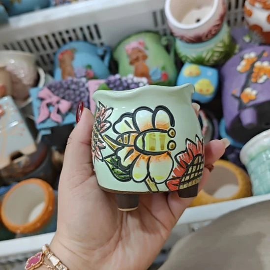 当场拍满15元发货不凑不发，花盆盆口不方不圆有针孔黑点是正常的，