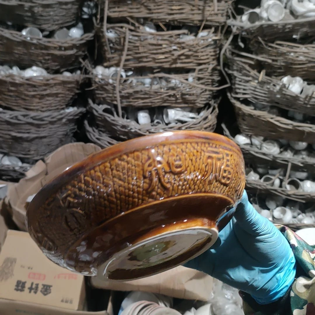 摆件盘子碗茶壶啥都有