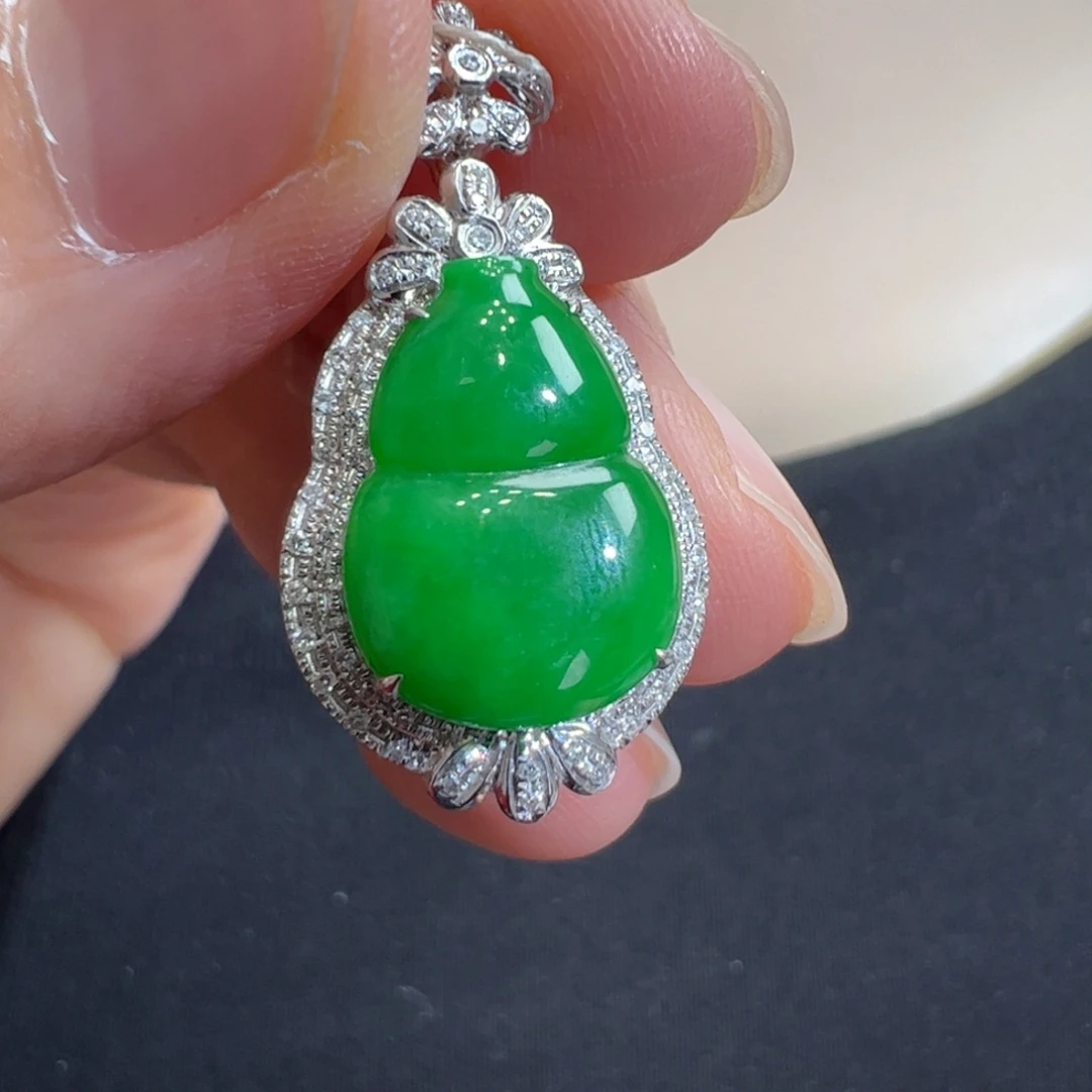 翡翠吊坠(不含链)18K金镶嵌