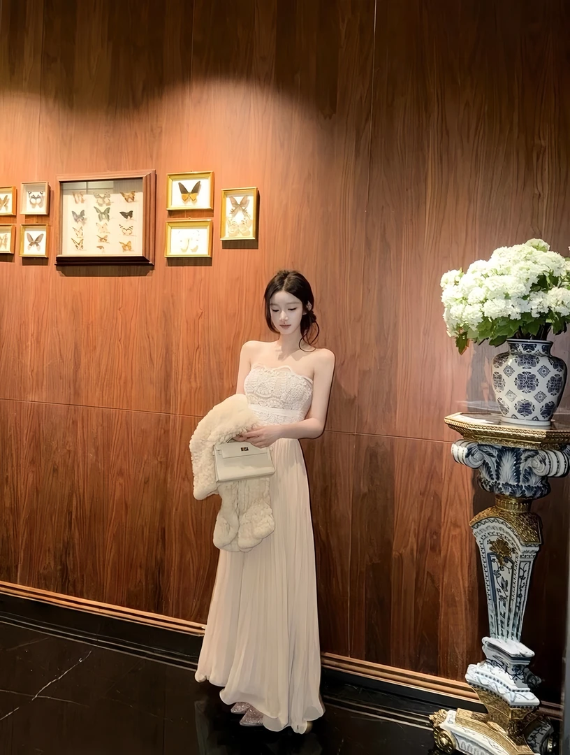 【香氛美人】秋冬新款纯欲千金风白色蕾丝边百褶抹胸内搭外穿连衣裙