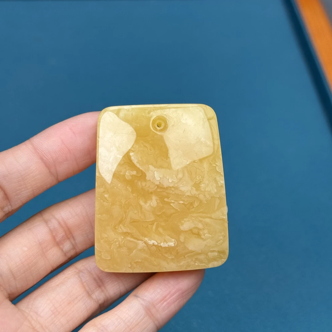 Y2824天然原矿蜜蜡 浓蜡妖花无事牌 36*45*13mm抖音基地质检发货