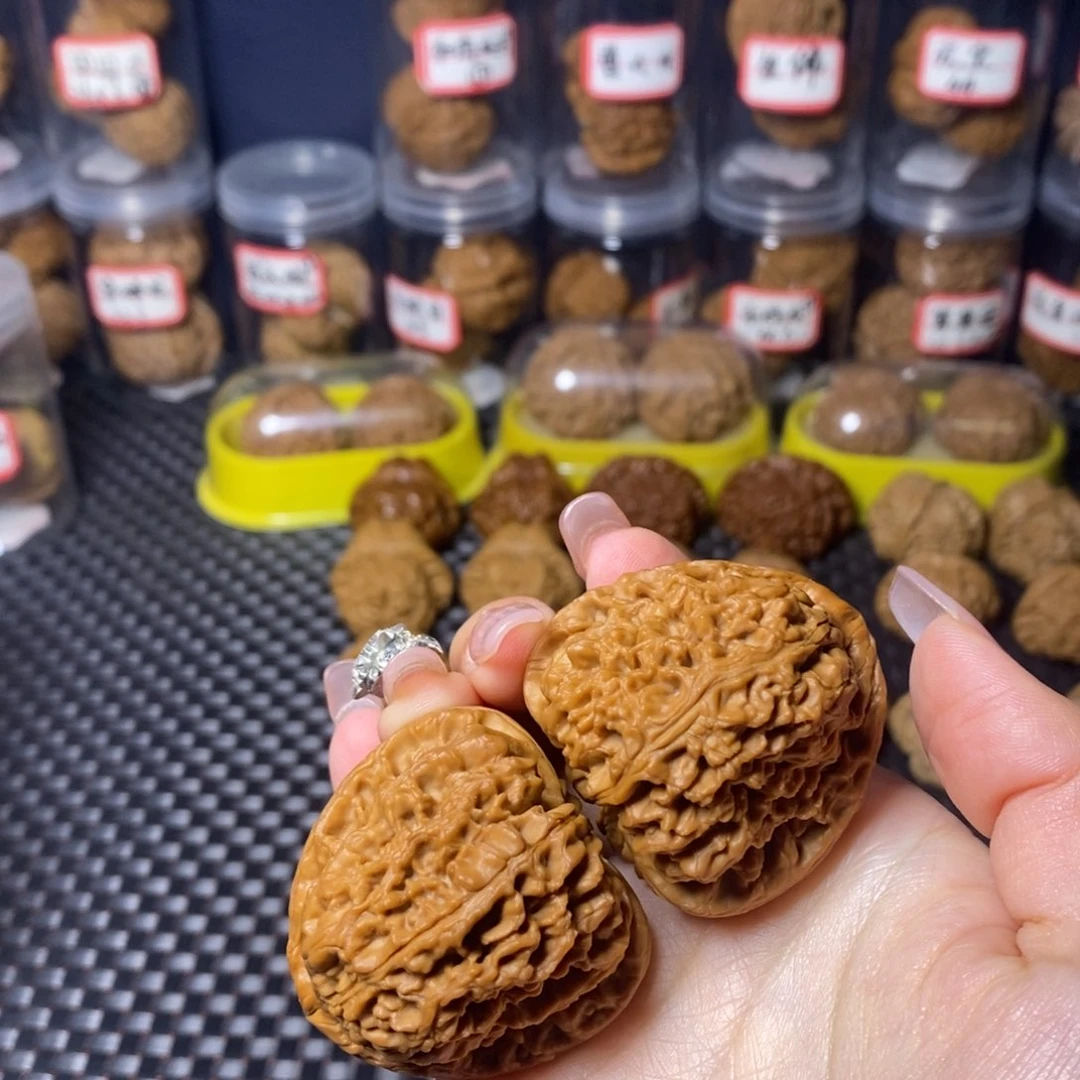 文玩核桃吊坠南疆石46肚子45边