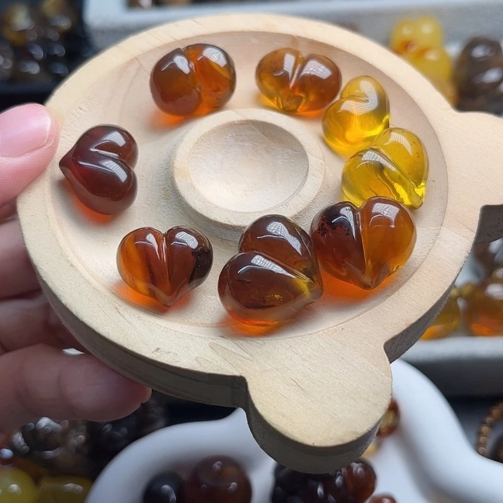 琥珀颈饰未镶嵌特价屁桃