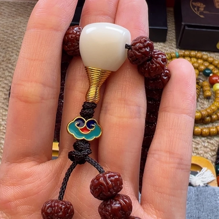 金刚菩提吊坠白色三通