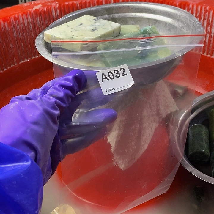 蛇纹石玉原未镶嵌鹰