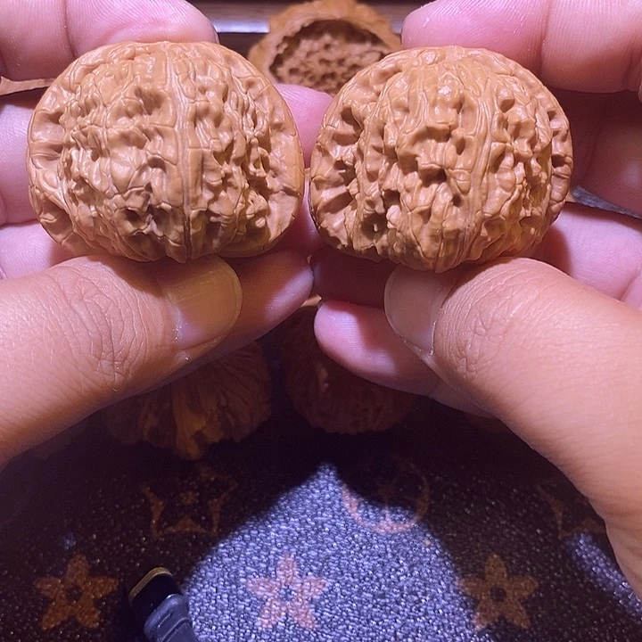 文玩核桃把件白狮子