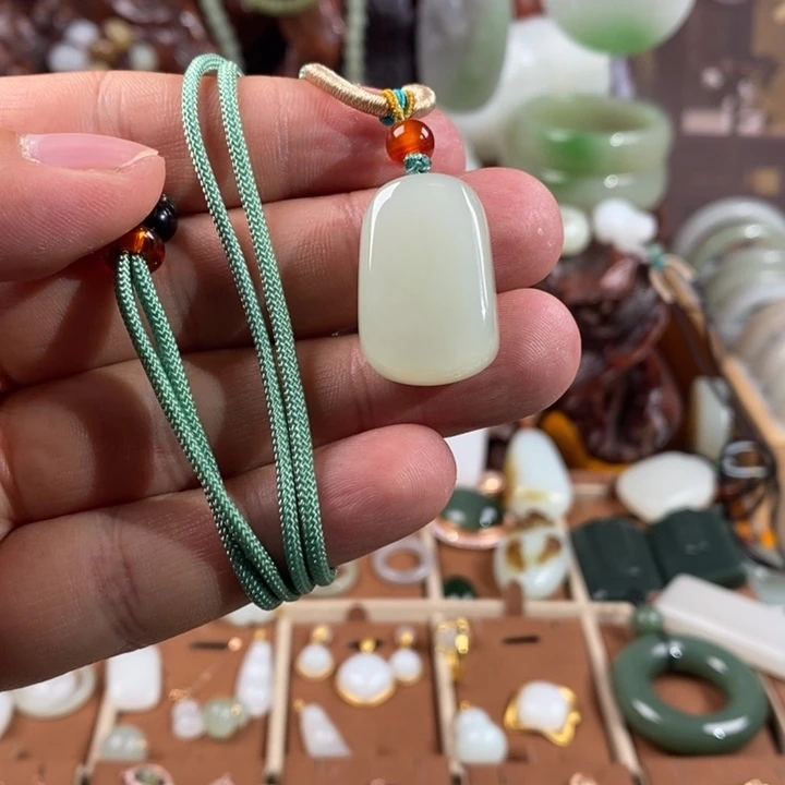 和田玉未镶嵌颈饰