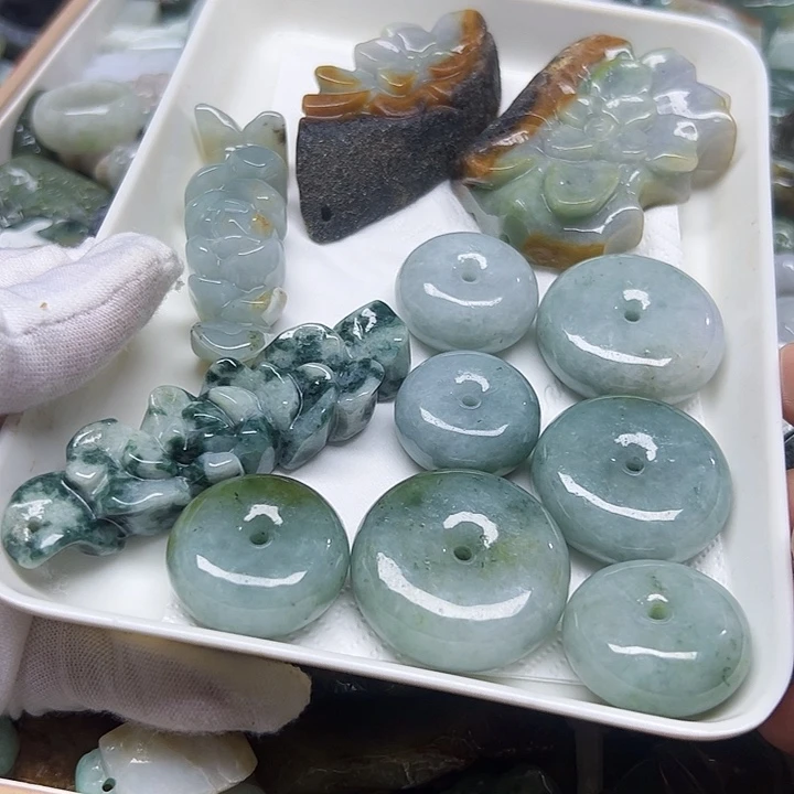 风***钟翡翠未镶嵌颈饰天然翡翠48