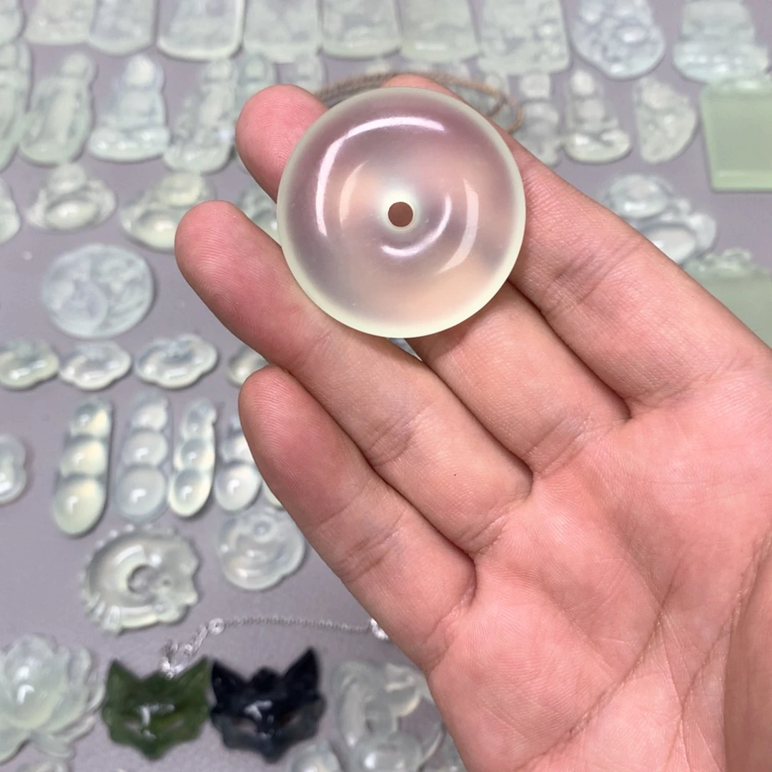 蛇纹石玉颈饰未镶嵌陈*如