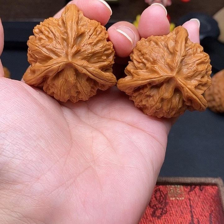 沧***车把件文玩核桃宫灯