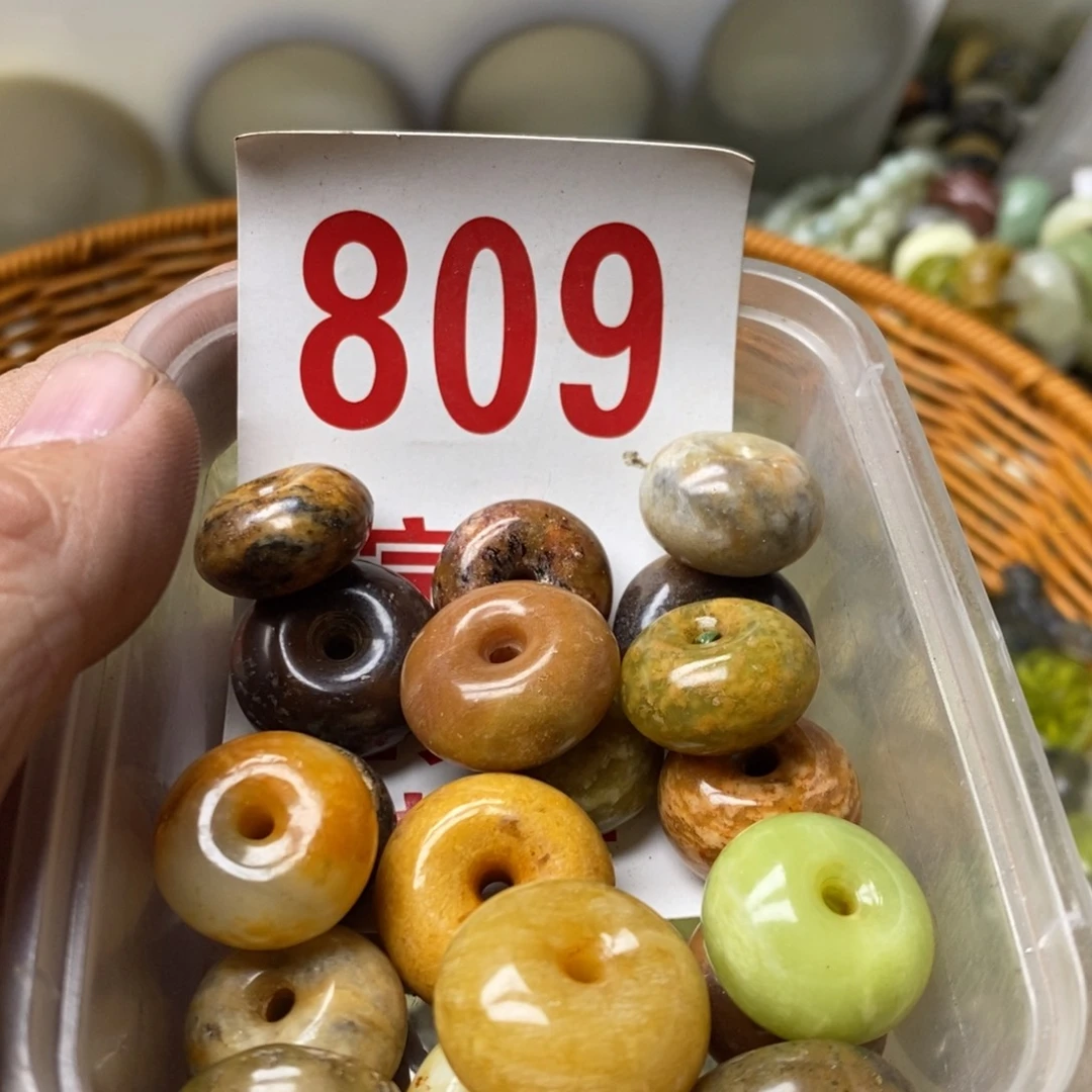 蛇纹石玉挂坠未镶嵌