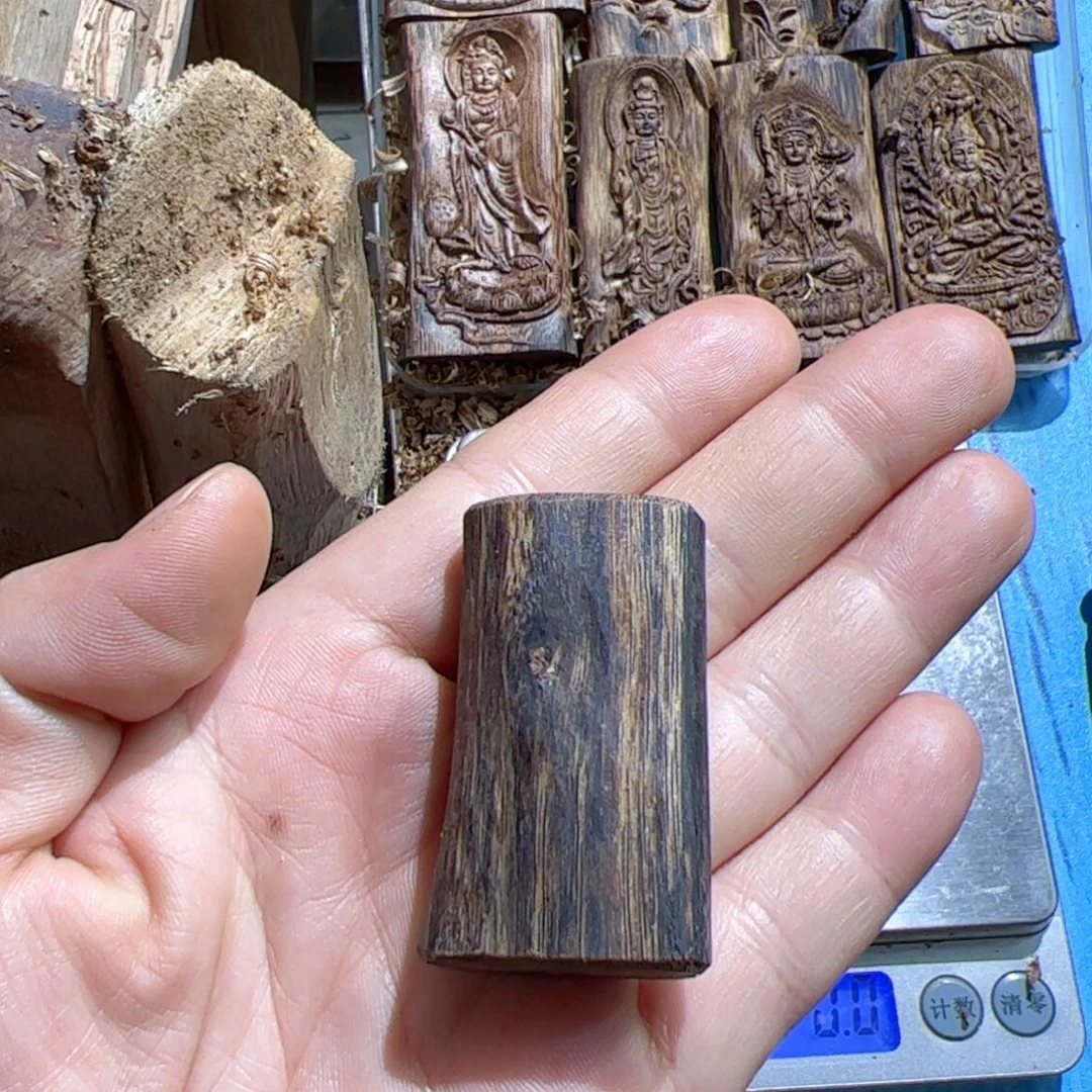 沉香吊坠白棋素牌10.8克