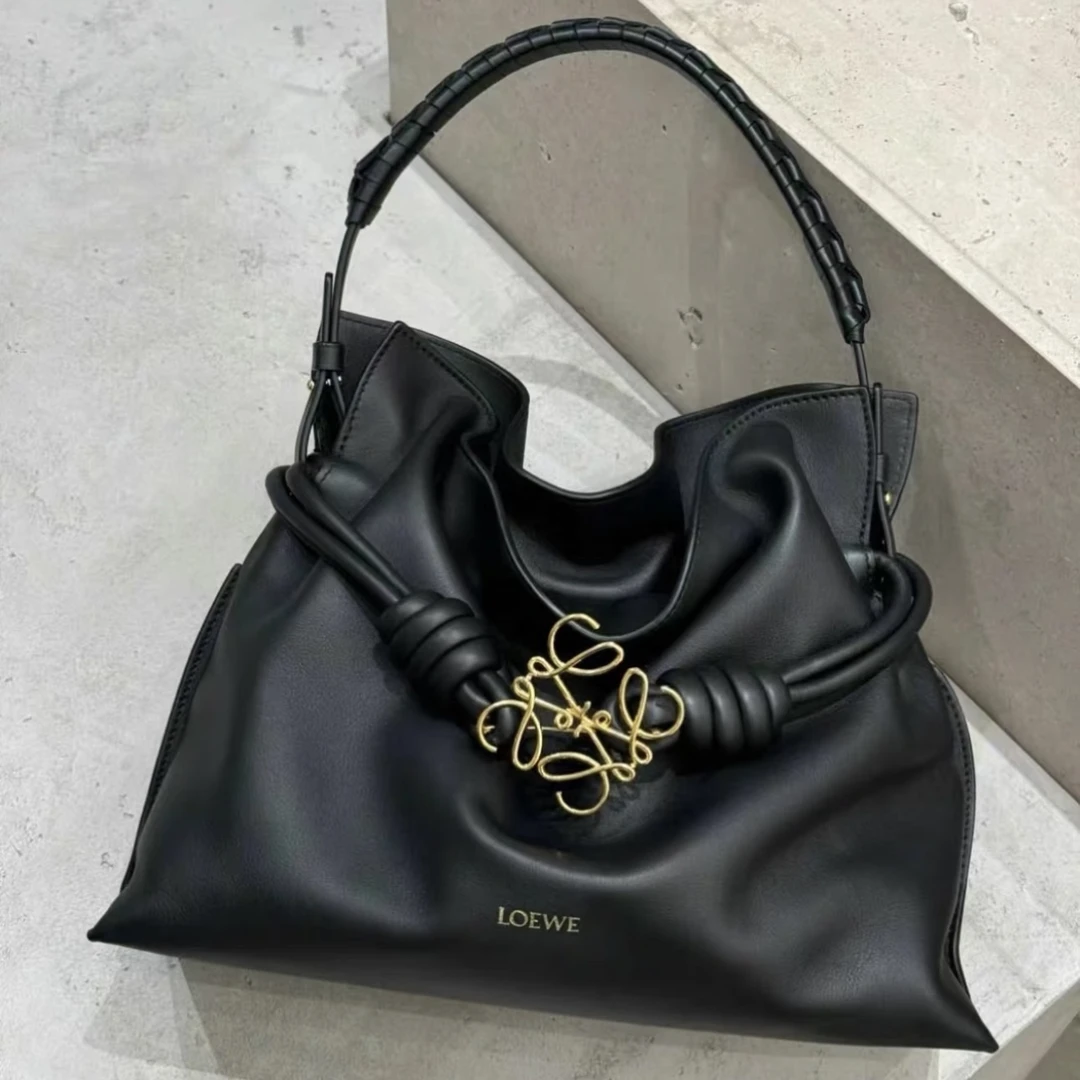 95新 LOEWE/罗意威 青奢荟/中号福袋斜挎包/81267