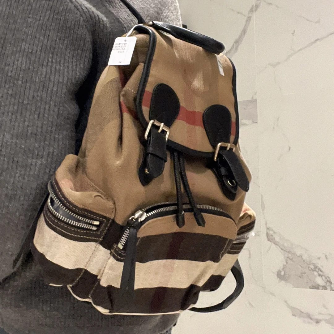 95新 BURBERRY/博柏利 【龙】 26 0534战马格纹 双肩包