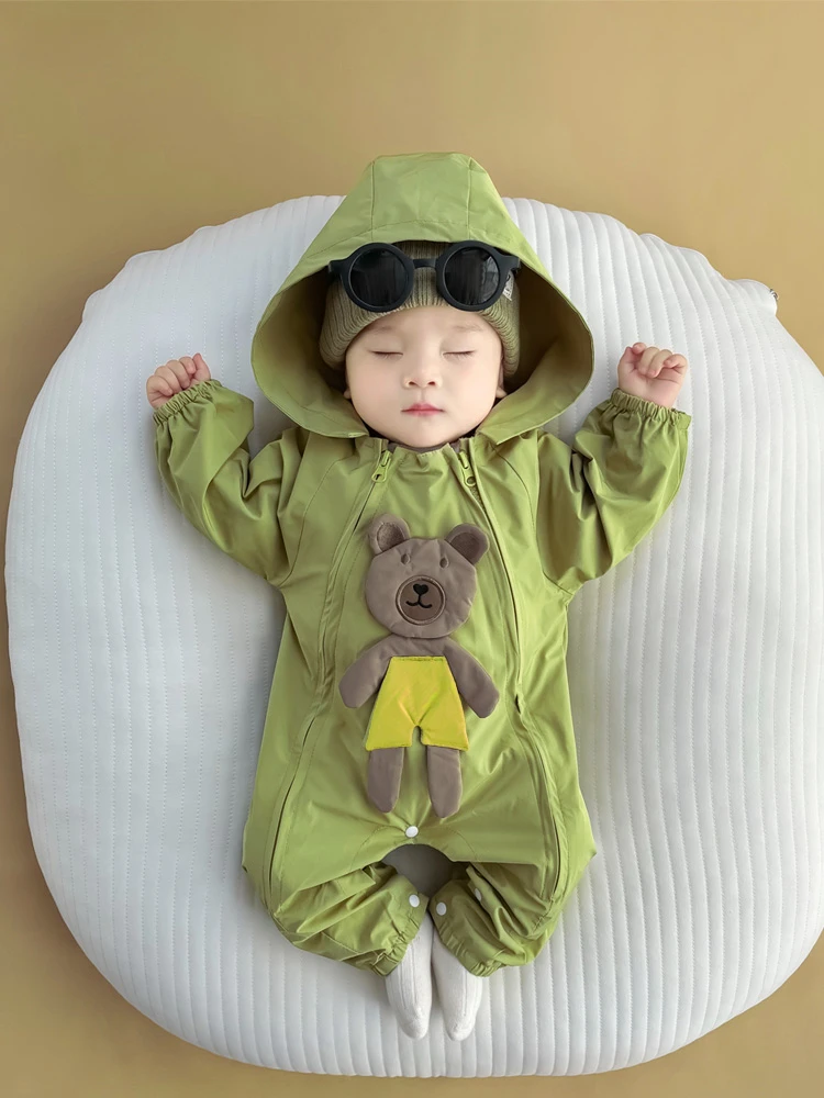 婴儿春秋季防风外套冲锋衣0-6个月男女宝宝秋款洋气连帽外出哈衣9