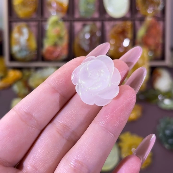 未镶嵌蛇纹石玉颈饰楠*?