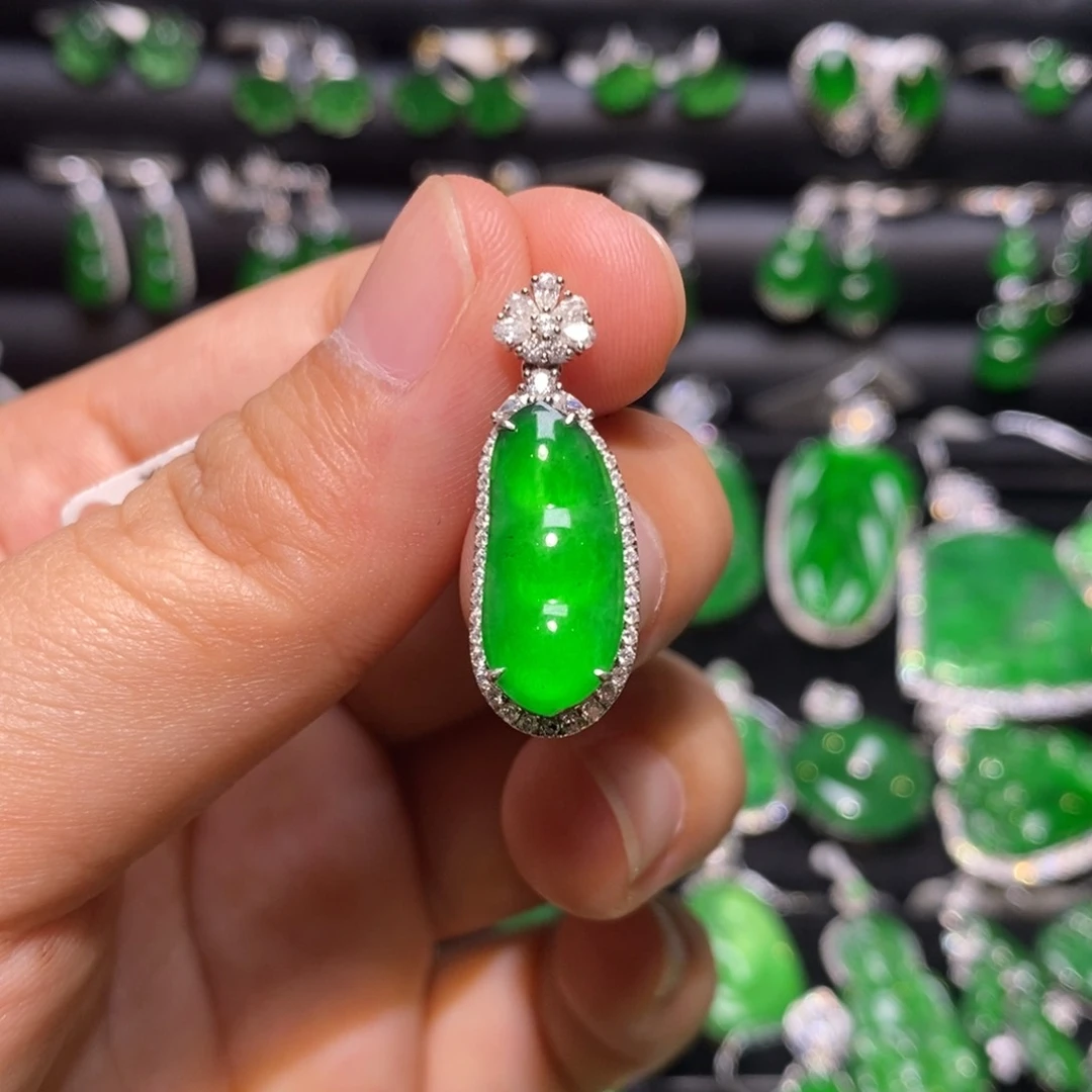 翡翠18K金镶嵌颈饰天然翡翠