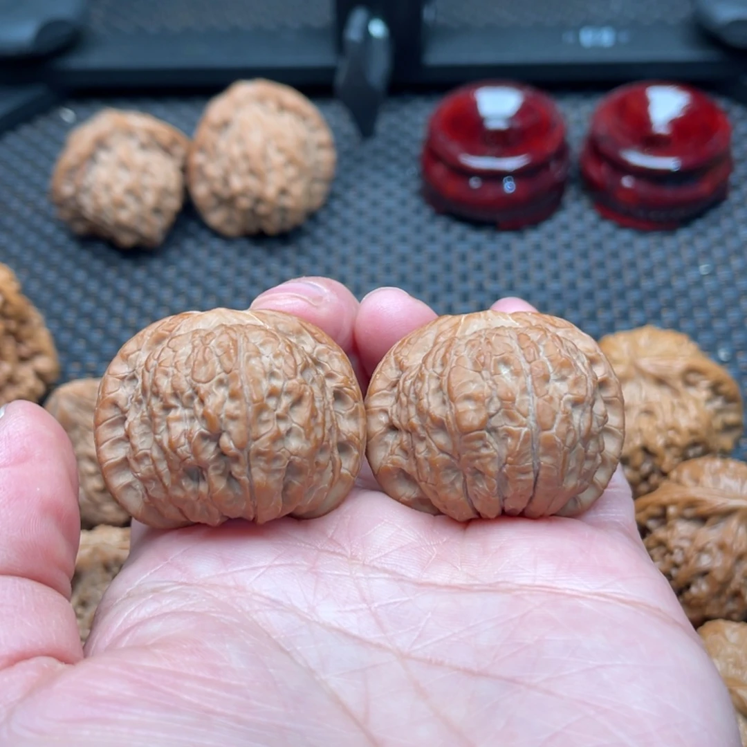 借***光文玩核桃吊坠血麒麟
