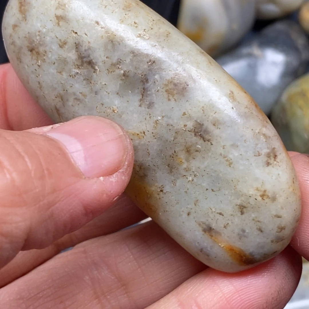 和田玉挂件足铂镶嵌