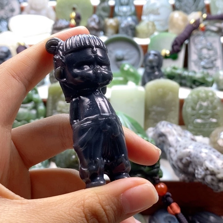 和田玉颈饰未镶嵌妙**?