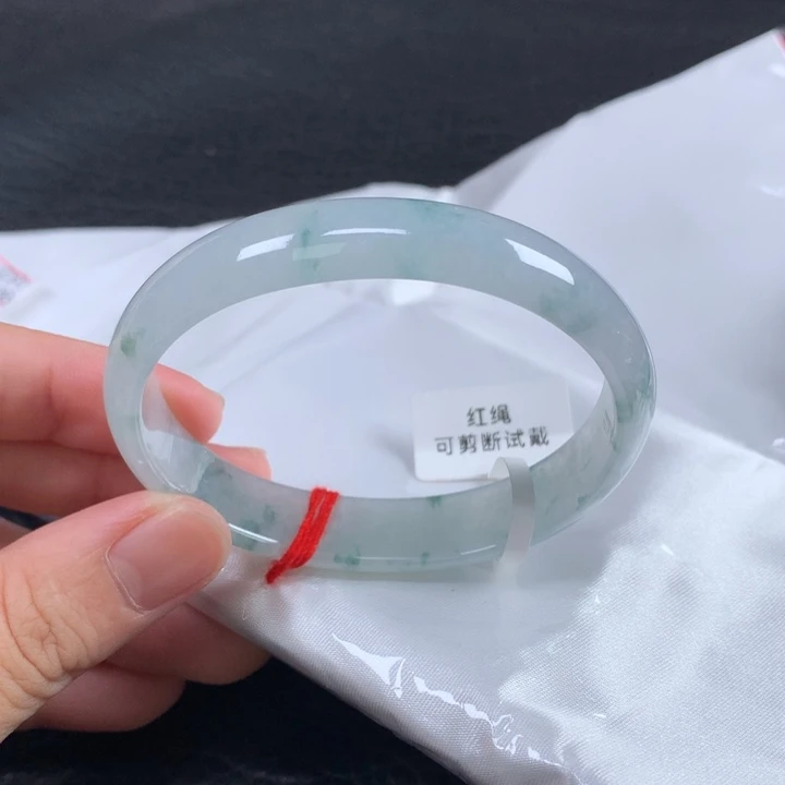 翡翠未镶嵌手镯（贵妃镯）