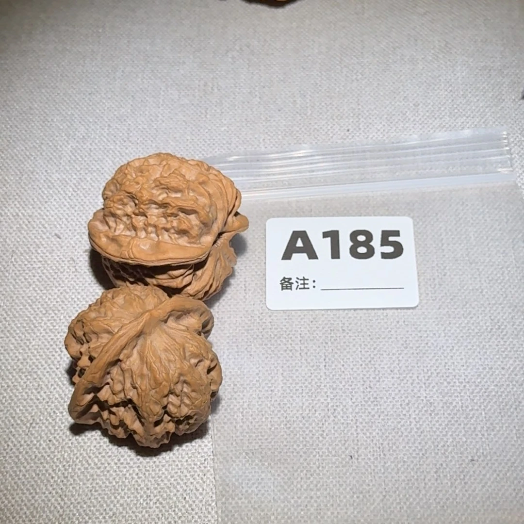 文玩核桃吊坠梨木台185