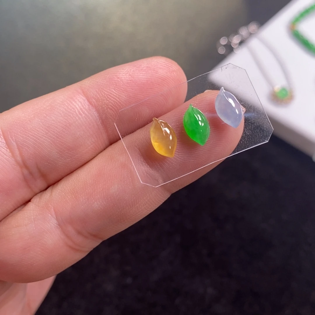 翡翠裸石三彩叶子