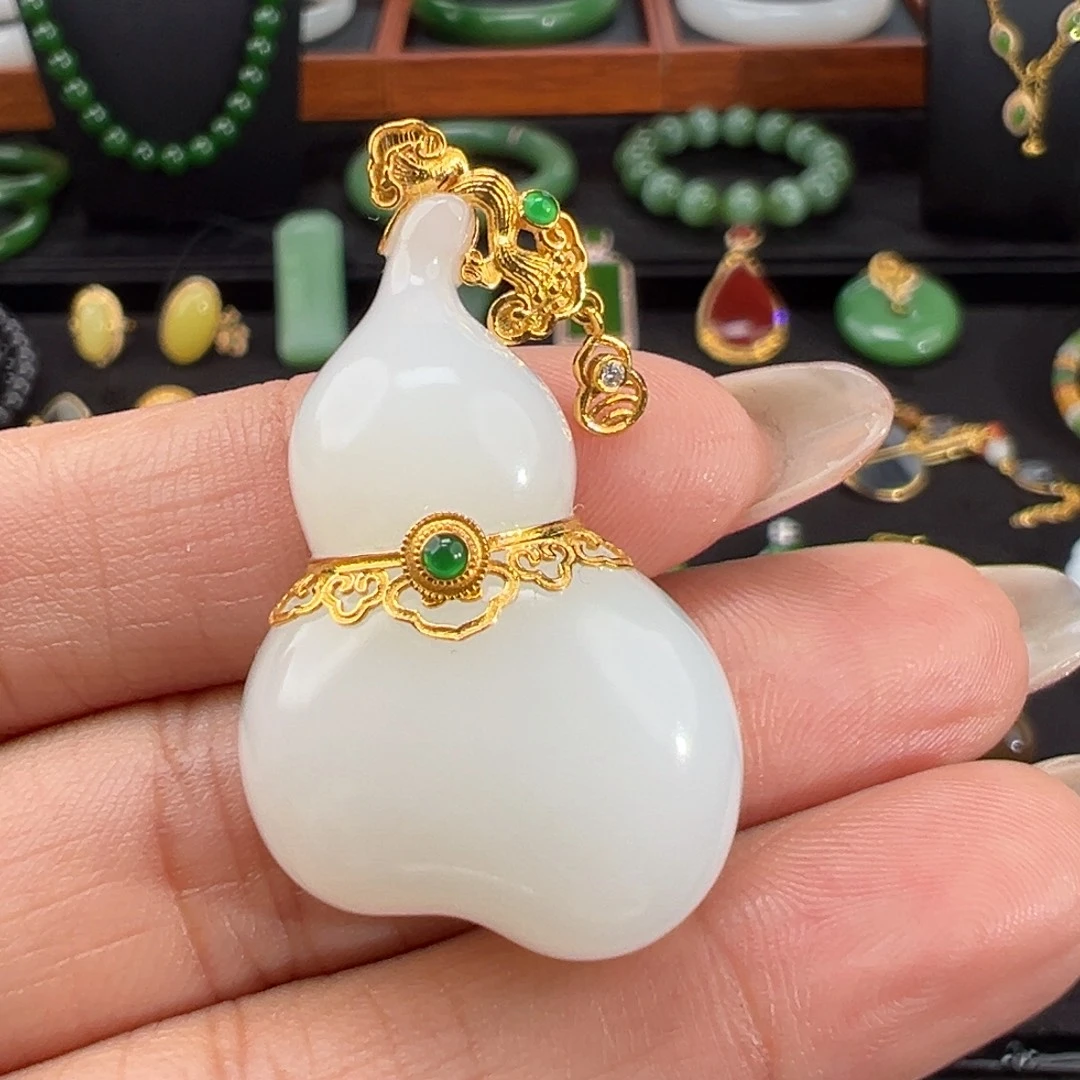 和田玉18K金镶嵌颈饰羊脂白油膏葫芦吊坠