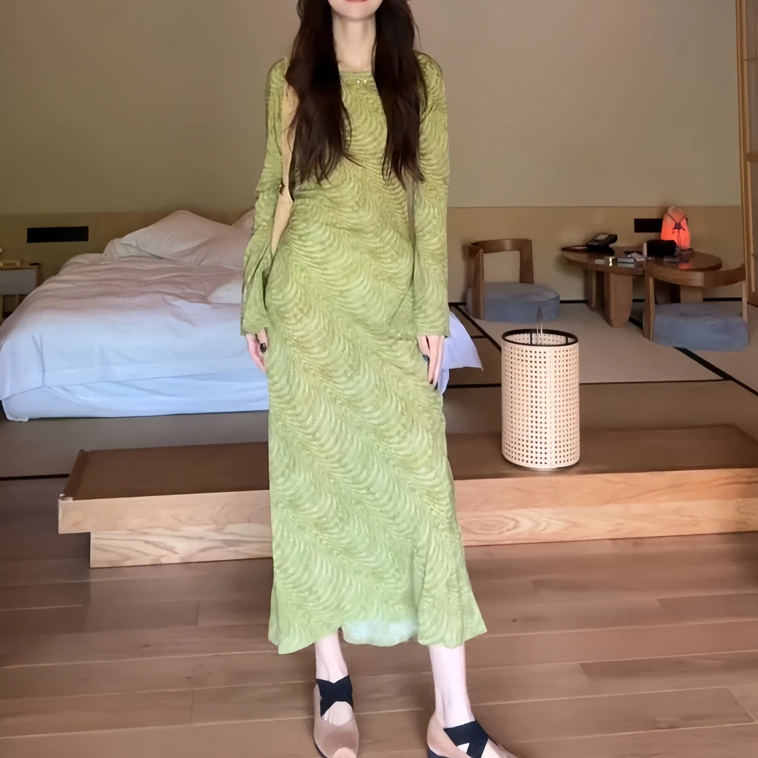 法式复古气质显白连衣裙女2025夏季新款高级感印花显瘦修身长裙子