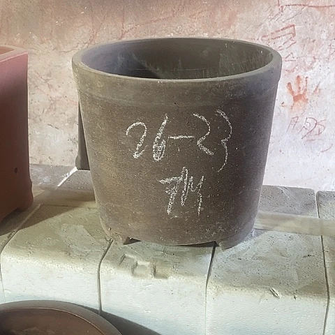 中国宜兴紫砂花盆，
