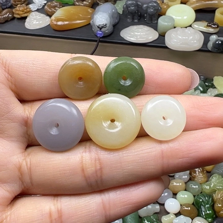 和田玉未镶嵌颈饰68一个多样性发其一