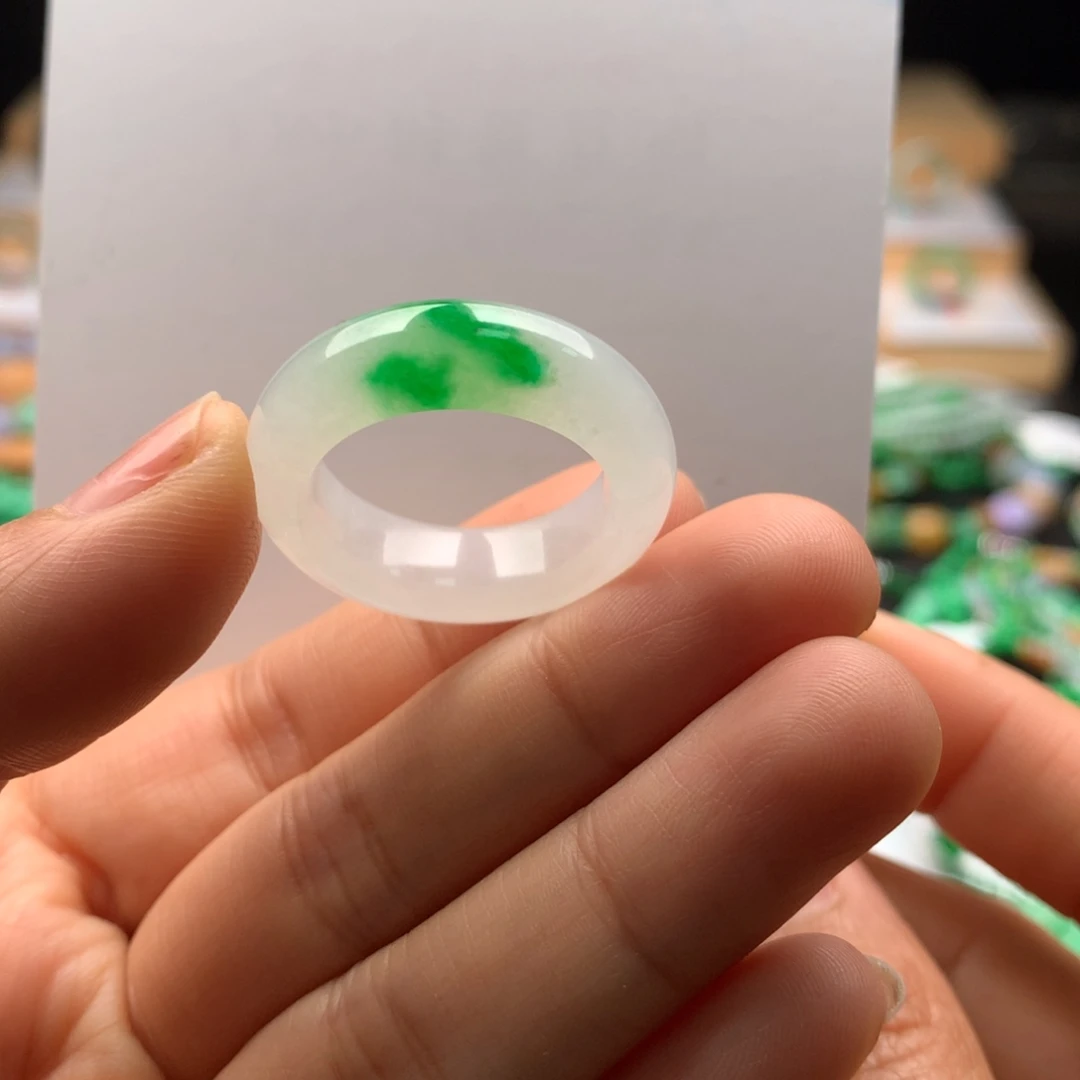 翡翠手链未镶嵌天然翡翠