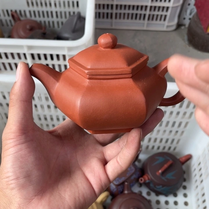 茶壶紫砂老厂紫砂壶一件。