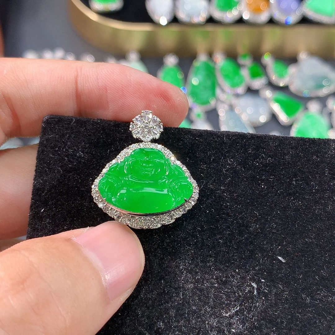 翡翠18K金镶嵌颈饰