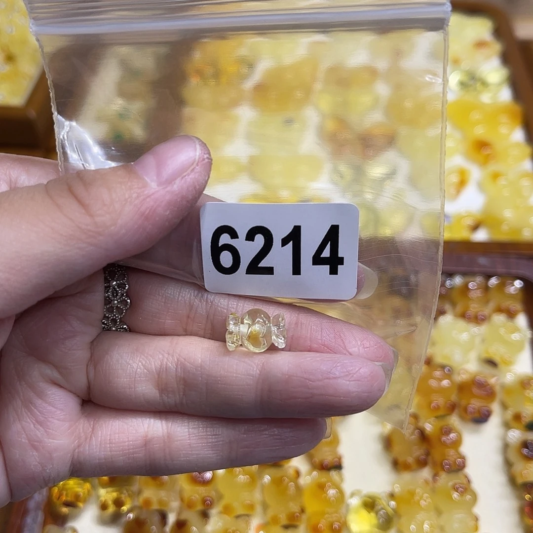 琥珀未镶嵌颈饰蜜蜡