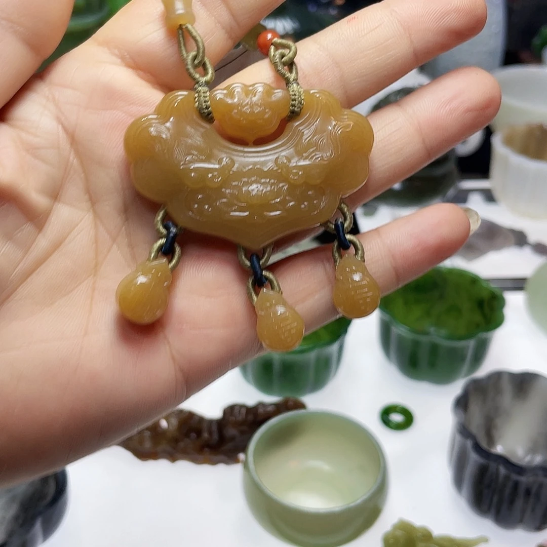 未镶嵌和田玉挂件