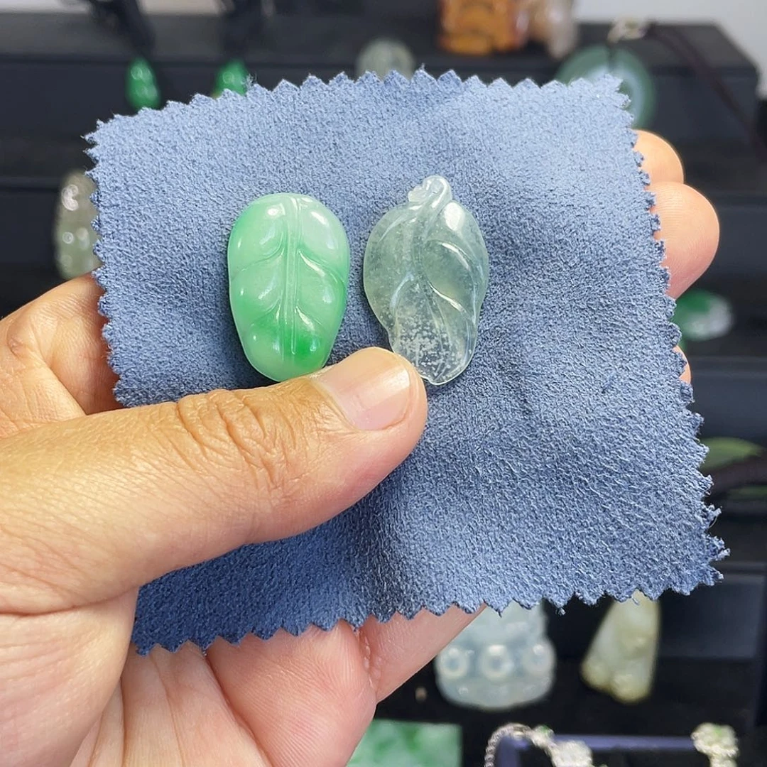 翡翠未镶嵌颈饰翡翠叶子两个