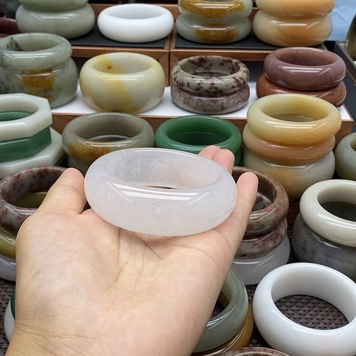 石英质玉（非洲翠）手镯合金小****.