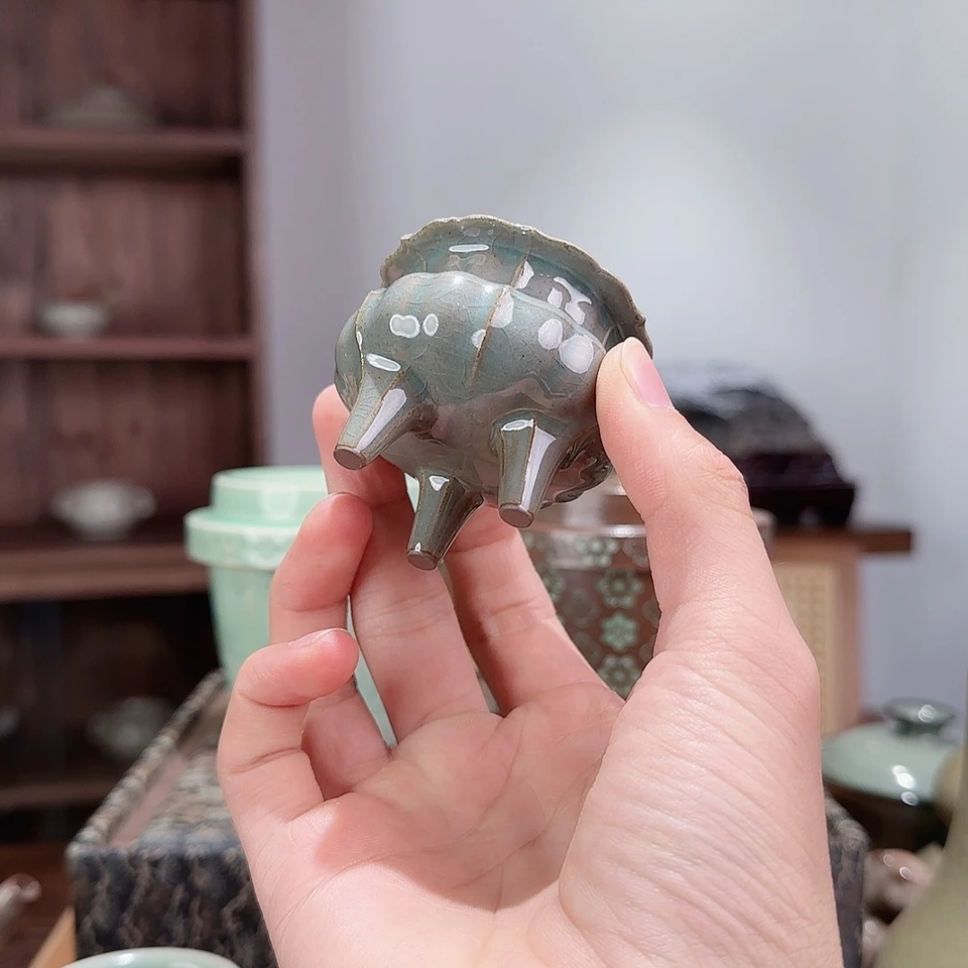 瓷摆件葵口小炉11111