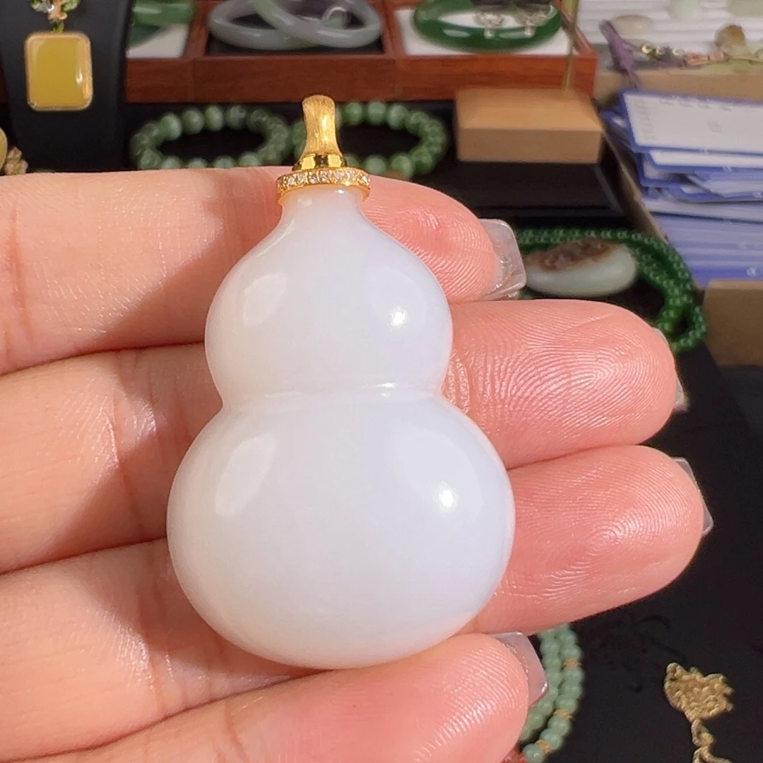 和田玉（白玉）18K金镶嵌颈饰羊脂白油膏厚面葫芦吊坠
