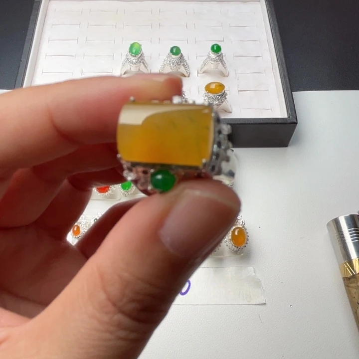 定制翡翠未镶嵌冰黄马鞍