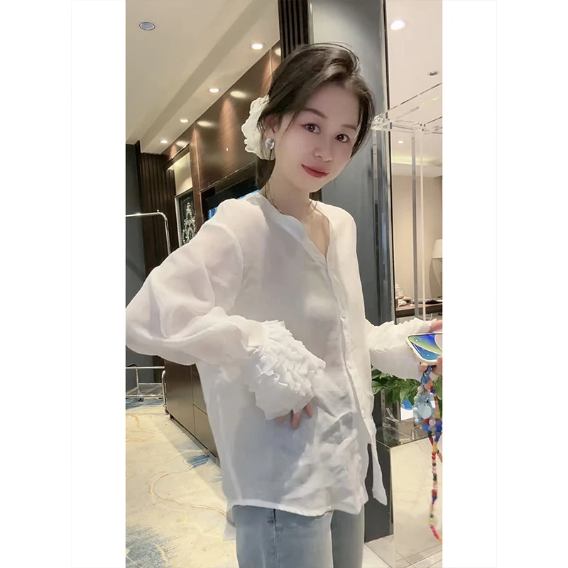 欧货2025秋季新款时尚百搭V领衬衫洋气女爆款洋气花瓣袖打底上衣